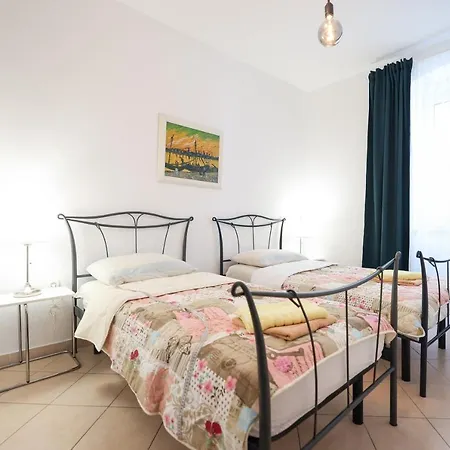 Cosy Apartman 公寓 扎达尔